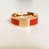 Nowy projekt designerski Pierścień Tytanium Klasyczna biżuteria Mężczyźni i kobiety pierścienie pary pierścienie nowoczesny styl Band240y