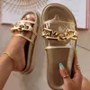 Slippers Sandalias y zapatillas de suela gruesa con cadena de metal para mujer chanclas planas de talla grande una palabra europa y estados 220427