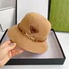 Moda Summer Mały Top Hat Designer Straw Hats Fisherman Hat Womens Cap Łańcuch klamry klamra jedwabny lodowy wzór wysokiej jakości męskiej czapki baseballowej