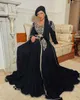 Svart applique långa ärmar marockanska kaftan kväll klänningar fest solid färg moderna arabiska dubai formella prom klänningar plus storlek