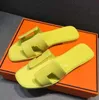 Slipper luxe designer lederen dames sandalen zomer flat schoenen mode strand dames slippers h letter slepen 35-42 met de doos