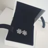 كامل CZ Diamond Snowfling Snowflake Stud أقراط المرأة مصمم هدايا الزفاف مجوهر