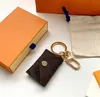 Tasarımcı Mektup Cüzdan Keychain Keyasyon Moda Çantası Kolye Araba Zinciri Cazibesi Kahverengi Çiçek Mini Çanta Biblo Hediyeleri Aksesuarlar Hayır B275D