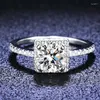 Bagues en grappe Argent 925 Coupe carrée 1 D Couleur Diamant Test Past Moissanite Bague Platine Plaqué Original Gemstone Wedding JewelryCluster