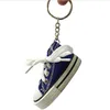 Sleutelhangers 2022 Elektrische fiets voetsteun Motorfiets zijstandstand Stand Mini Shoe Key Chain BJD Doll Sneaker Shoes