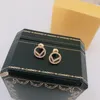 2022 Designer Pearl Earrings for Women Designer Earring Luxurys Designers Jewelry Hoop F Studs ￶rh￤ngen med Diamond Wedding D2206113Z