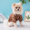 Aparel de cães com suéter de cachorro quente com vestuário clássico Jacquard Letter Pattern Designer Roupos de animais de estimação para pequenos cães médios CAT CAT