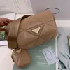 Moda el çantası tasarımcı çantaları kadın omuz çantası kadınlar tote lüks altın zincir naylon en kaliteli 2022 deri crossbody çantalar cüzdan