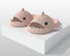 Симпатичные тапочки для акулы для женщин Мужчины против скольжения.