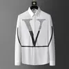 Camisas de vestido masculinas Big V strassm slim Slave Shirt Men Trend Lapeel Mens Clube Social Casual Roupas Black White