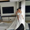 2022 Chic Satynowa syrena sukienki ślubne z ramion krótkie rękawy Aplikacje koronkowe długie pociąg ślubne suknie ślubne seksowna kaplica