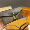 Designer Classic Padlock on Strap Crossbody Bags France Märke Toppkvalitet Två-ton läderhandväskor gamla blomma axelpåsar mode mobiltelefonkopplingskedja 19 cm