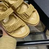 Pantofola di lusso Marchi Designer Sandali Donna Catena d'oro Stuoia di paglia intrecciata Scarpe infradito Sandalo con tacco alto Pantofola estiva trapuntata con patta Scarpa in vera pelle 2022