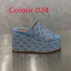 Strand slippers dames mode dikke bodem mannen designer schoenen cartoon alfabet dame platform platform sandalen lederen wiggen hakken brief hoge hak