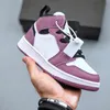 2023 디자이너 1 어린이 농구화 유아 유아 어린이 아이 렌스 파인 그린 게임 Royal Scotts Obsidian Chicago Bred Trainers 운동화 스포츠 야외 타이 염색 크기 24-35