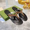 Designerskie kapcie gumowe sandały podwójne g są wytłoczone kapcie kobiety mężczyźni flip klapki galaretki slajdy letnie basen na plaży swobodne buty mokasyna zjeżdżalnia
