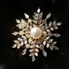 Luksusowe CZ CZ CYRCON PROJEKTALNE PISKI BRAOCHES FOR FOR WOMNE Koreańskie moda Lśniąca krystaliczna perłowa broszka Akcesoria biżuterii