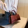 新しいLuxurysデザイナーイブニングバッグウォレットショルダー女性Shpping Totes Hasp Purse Handbag Mini Half Moon Tote Square Walletsバックパッククロスボディバッグハンドバッグ財布