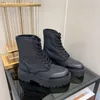 2022 Chunky Platform Damen Schwarze Stiefel Leder Schnür Martin Stiefel Luxus Designer Nylon Stiefel Runde Kopf Kampfschuhe mit Box NO396