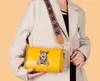 Frauen Handtasche Neues lässiges Cartoon weibliche Messenger -Umhängetaschen süße Crossbody Mode Ledertaschen Bären Tasche