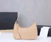 Sac à banc de sacs de soirée Femme sac à main en cuir pure Couleur classique All-Match Shopping Crossbody Designer Messenger 1025 181o