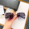 2024 10％オフ高級デザイナーNew Men's and Women's Sunglasses 20％Off Fashionバージョンホットメタルスクエアネットレッド同じ