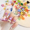 Nail art dekorationer blandad färg stil söt kartong blomma frukt godis hjärta form 3d dekoration tillbehör till DIY naglar mobiltelefon fall hårband