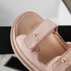 مصممة النعال نساء النعال الصنادل الفاخرة الصنادل العلامة التجارية الحقيقية جلدية الوجه Flip Flats Slide أحذية أحذية غير رسمية من خلال العلامة التجارية 020