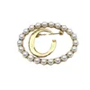 Złoto klasyczne litery broszki retro marka luksusowy projektant broszka kobiet perłowy dhinestone pin moda biżuteria Akcesoria H1