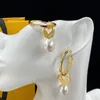 Orecchini di perle del designer femminile Caspilo a doppio anello Lettera a ciondolo per donne Orecchini a cerchio da donna per donna.