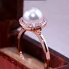 Bröllopsringar Huitan Trendy Simulerade Pearl Ring med Big Center Decoration Engagement Fashion Kvinnliga grossistpartier Wynn22