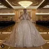 2022 Luxe Sparkly Gold Lades V Hals Wedding Jurken Bridal Jurys Arabische Dubai Mouwloze plooien Vintage Cathedral Train Bruid Jurk op maat gemaakt BC14073 C0730X2