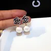 Stud Fashion Brand Gold Crystal Black Flwoer Pearl Boucle d'oreille pour les femmes à la mode Rose Camellia Boucles d'oreilles