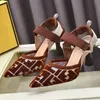 Son 2024 Model 2024 Son Yaz Ladies Sandalet Stiletto Yüksek Topuk Tasarımcı Sandals Ayak Parçası Güzel Moda Yüksek Topuklu Bowknot Canvas Kadın Ayakkabıları S