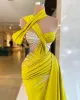 Einfache Dubai Arabisch One-Shoulder-Falten Ballkleider Glitzer Pailletten Illusion Promi Frauen formelle Kleidung Abend Party Festzug Kleider nach Maß