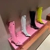 ピンクのcagoleが散らばったバックル装飾された革のかかと膝のブーツサイドジップシューズトゥートーヒールトールブーツ高級デザイナー靴for88