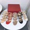 2023 Kadın Deri Saplama Sandalet T-Strap Ayakkabıları Yaz Yüksek Topuklu Perçinler Ayakkabı Bayanlar Seksi Partisi 6.5cm 14 Molor Toz Çantası