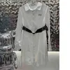 シンプルな綿のドレス