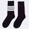 Marque de mode t b chaussettes nettes rouges asymétriques de tube moyen de tube moyen avec quatre barres a the knee sockacademic style knee stocks stockings label7412447 style