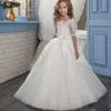 Abiti da ragazza Fantasia 2022 Elegante avorio Mezza manica Scollo a barchetta Prima Comunione Fiore Ragazze Appliques Abito da spettacolo in tulle