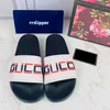 2022 Дизайнерские мужские тапочки женские сандалии с правильной цветочной скольжкой коробкой для пыли туфли обувь для печати змеи Slides Summer Wide Slapper