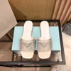 P New Style Designer Rhinestone Flat Bottom Slippers Sandals Fashion Outdoor Leisure Luxury Slipper Leather Lining Dinner Wedding Sandbeach PNNG
