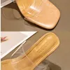 Zapatillas 2022 Toboganes de diseñador Mujeres de 9 cm de altura Mulas transparentes Fetiche Sandalias de cristal femenino Zapatos de bloqueo