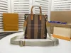 Borsa tote Damier ricamata con cinturino in serigrafia di lusso - Ideale per uomini di design in movimento