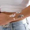 Mode minimalism metall ihålig fjärilsarmband med justerbar öppning för kvinnor hiphop asymmetriska armband smycken
