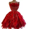Kırmızı tüy kokteyl balo elbiseleri inciler boncuklu spagetti mini gece önlükleri parti elbisesi özel acil robe de soire