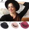 Cappello da donna elegante con fascia Bibbon Autunno Flat Top a tesa larga Felt Lady Fedora Classic Church Wedding Travel British Jazz Cap 220607