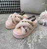 الخريف والشتاء العلامة التجارية الشهيرة UCC Plush Slippers مصمم نسائي غير رسمي غير انزلاق المشي دافئ المتسكع