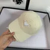 Kogelcaps ontwerper heren dames casquette metalen driehoek dop katoen vaste kleur gescheurde hoed wtwb