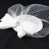 Sinamay Bow Disc Fascinator Hat Retro Style Bröllopshår smycken Netted Crystal Beading Fascinators Hårtillbehör med blommor